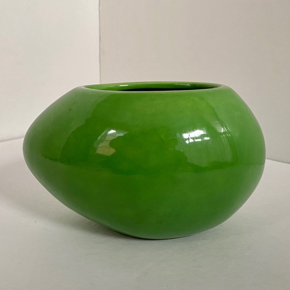 Vintage Haeger egg vase MCM